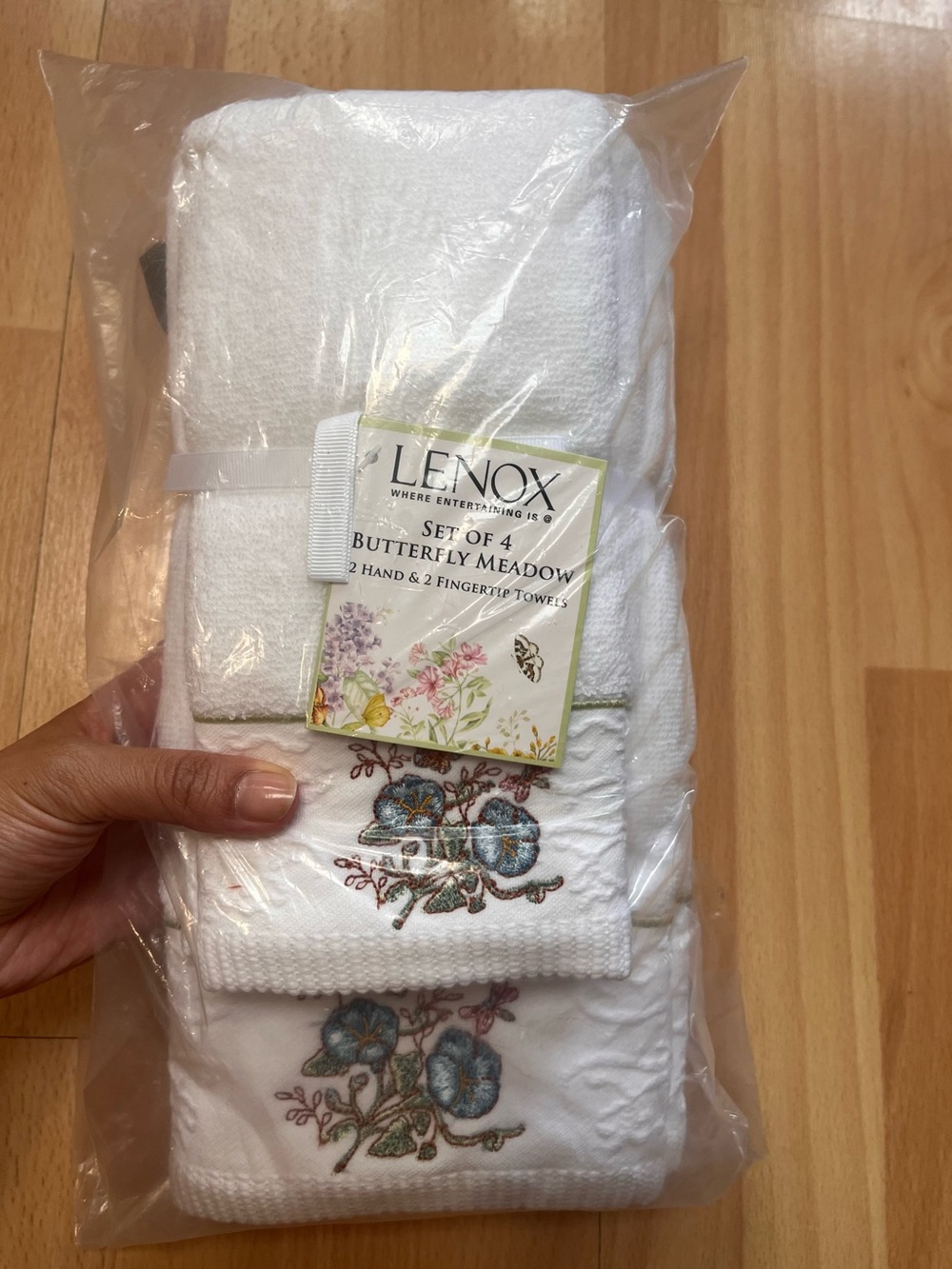 Lenox: Hand & Fingertip White Towel Set in “Butterfly Meadow” NWT
